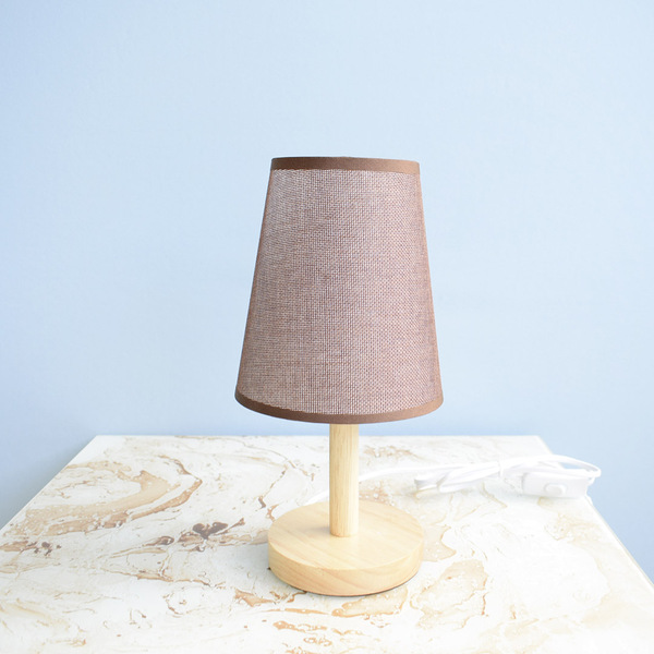 Abajur De Madeira Com Cúpula Marrom Pequeno | Formosinha